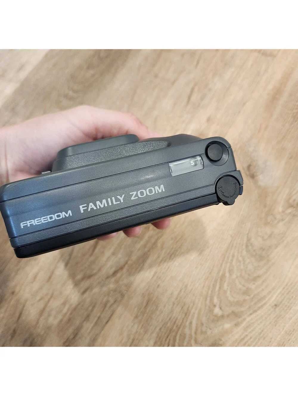Minolta Freedom Family Zoom AF 35mm Point & Shoot Film Camera New Open Box Black